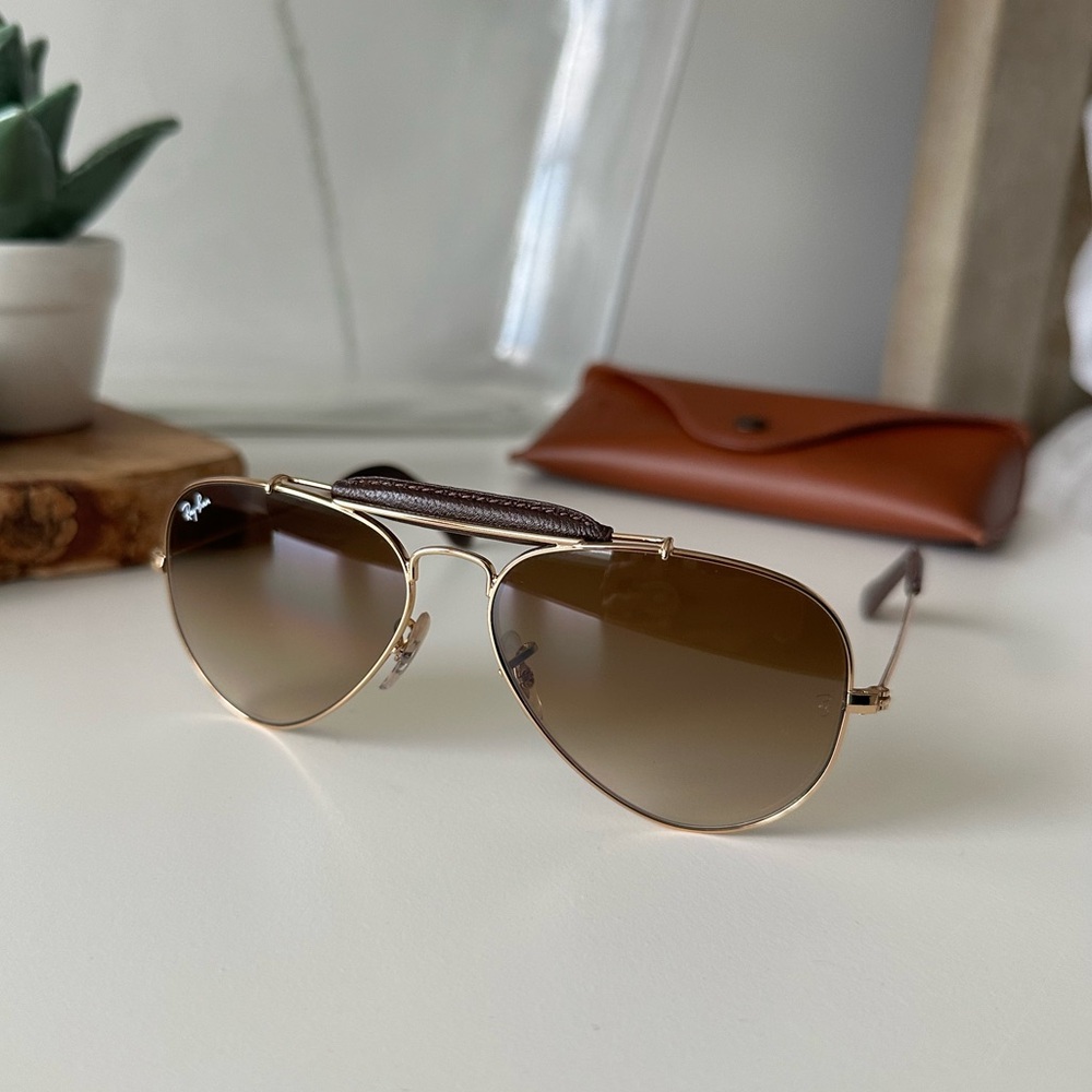 RARE RayBan leather outdoorsman aviator. New, never worn.